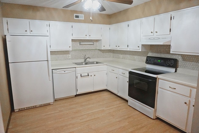 cocina - 603 S River Rd