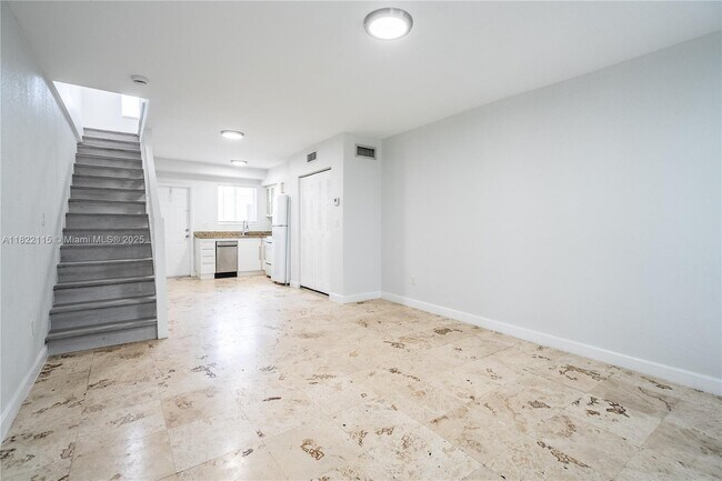 Building Photo - 2180 Bay Dr