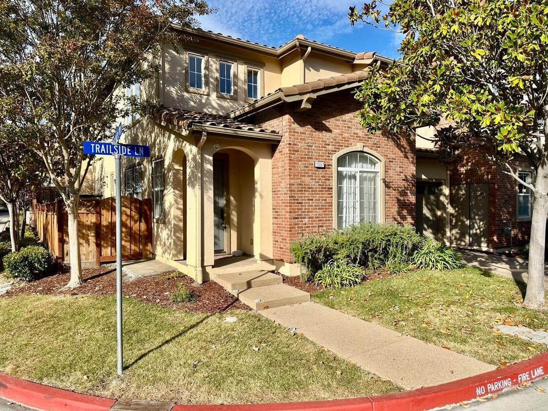 Foto principal - 1357 Trailside Ln