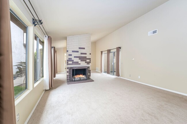 Building Photo - 2162 Sweetbriar Rd