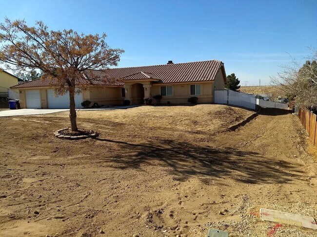 Foto del edificio - 16420 Los Cedros Rd