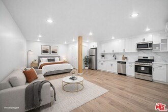 Building Photo - 1027 N Gardner St