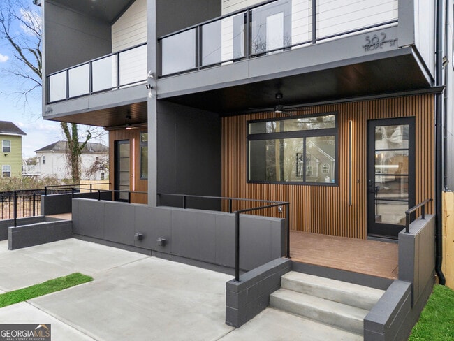 Building Photo - 582 Hope St SW