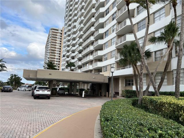 Primary Photo - 1985 S Ocean Dr