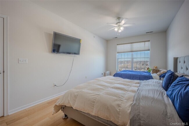 Foto del edificio - 2216 Bennington Dr