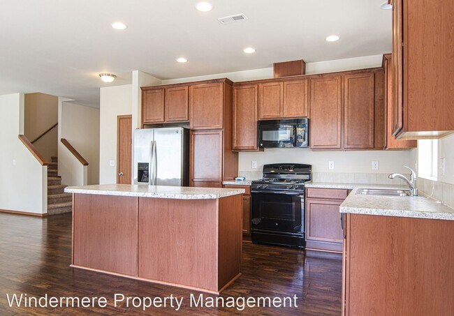 Foto del edificio - 4 br, 2.5 bath House - 908 138th Pl SW