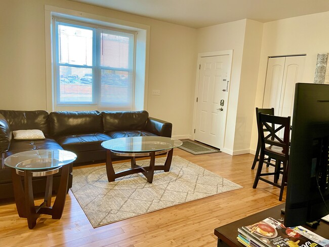 Living room, - 314 S Ashley St