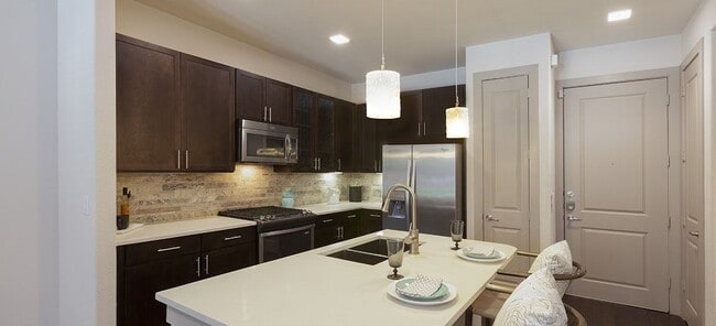 Building Photo - Now Leasing: ½ Month FREE Rent Available