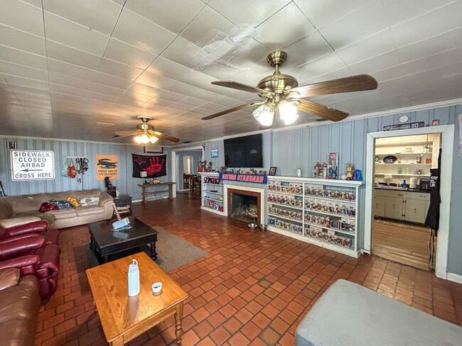 Foto del edificio - 2115 NW 3rd Pl