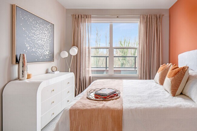 Foto del edificio - One Bedroom, One Bathroom Rear Facing w Balcony