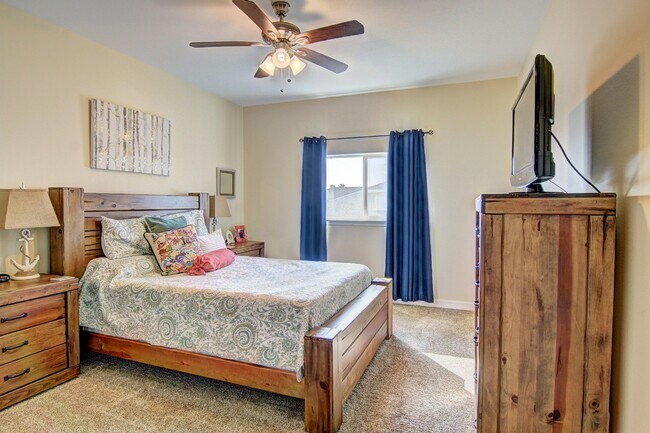 Building Photo - 15401 Palmira Ave