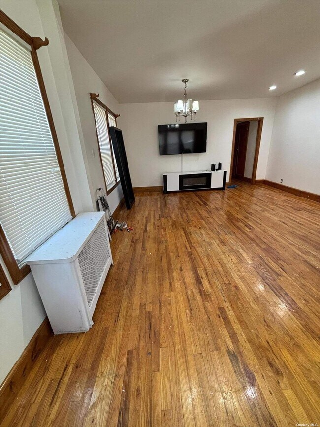 Foto del edificio - 204-16 109th Ave