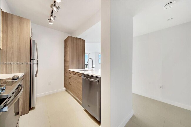 Foto del edificio - 1756 N Bayshore Dr