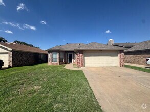 Building Photo - 6118 8th Dr