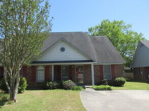 Building Photo - 2224 Preot St
