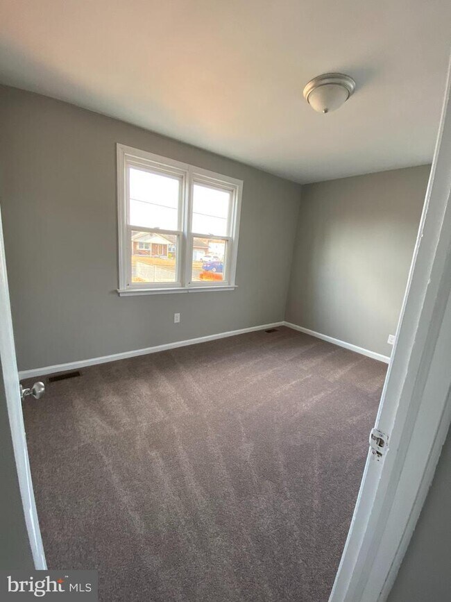 Building Photo - 223 Cedar Ave