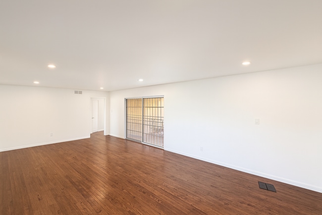 Foto del edificio - Large 6 bed 3 bath House on the Corner of East Falls!