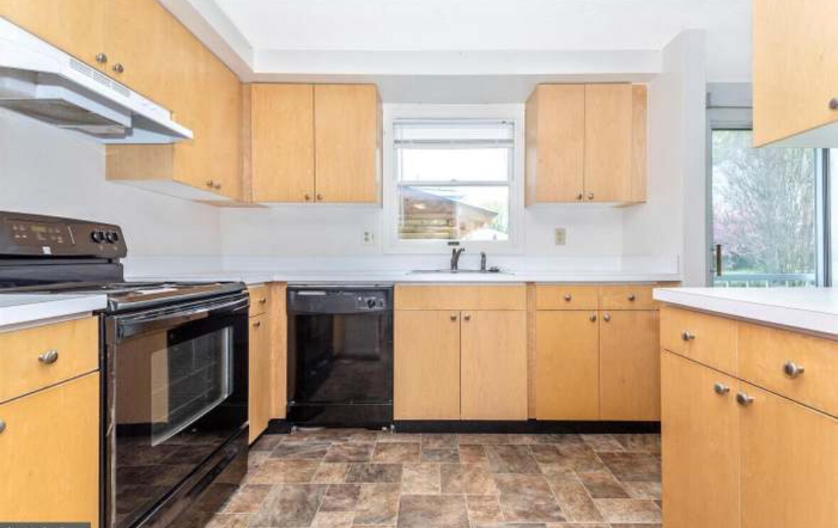 Building Photo - 423 Heather Ridge Dr