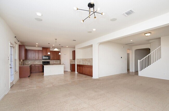 Building Photo - 120 Mammoth