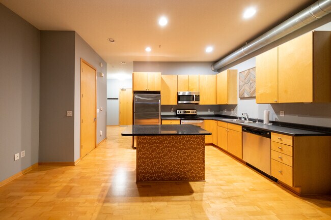 Foto del edificio - 3640 Wooddale Ave S