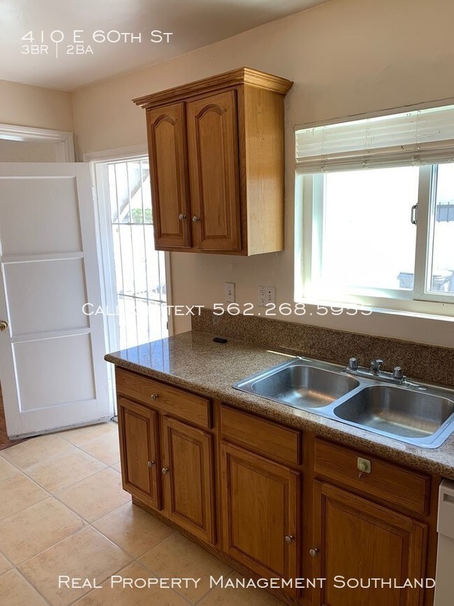 Building Photo - 3 Bedroom/ 2 Bath Home in North Long Beach