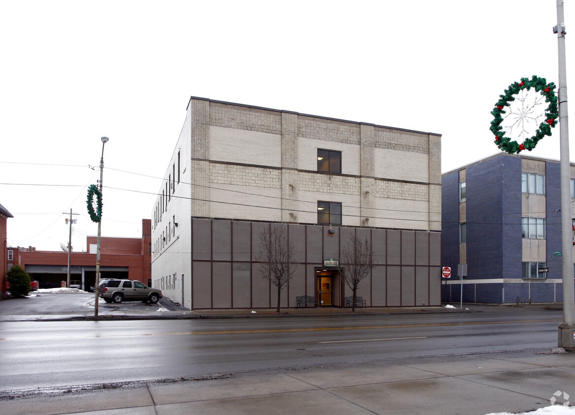 Primary Photo - Sheridan Place