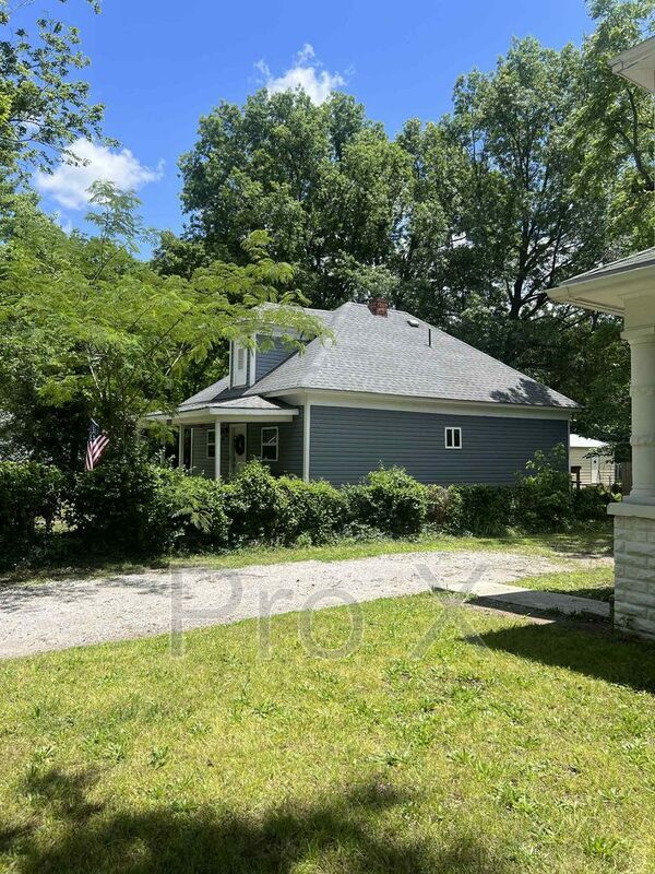 Building Photo - 2628 E 8th St