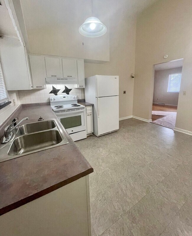 Building Photo - 3327 Roosevelt Boulevard Multi Unit
