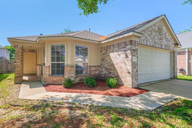 Foto del edificio - 15527 Fir Woods Ln