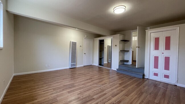Building Photo - 2436 Holland St