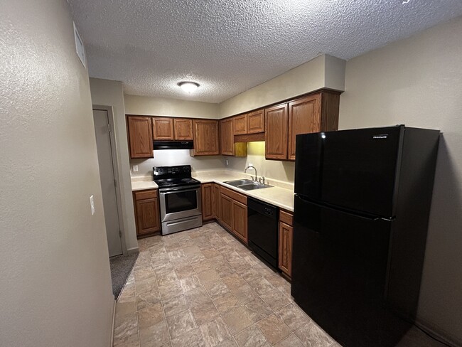 Kitchen - 9123 E 85th Pl