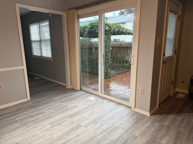 Building Photo - 126 Kingsley Way