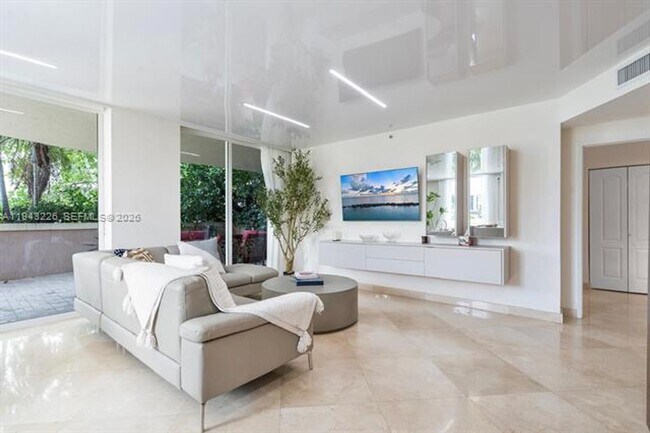 Foto del edificio - 17555 Atlantic Blvd