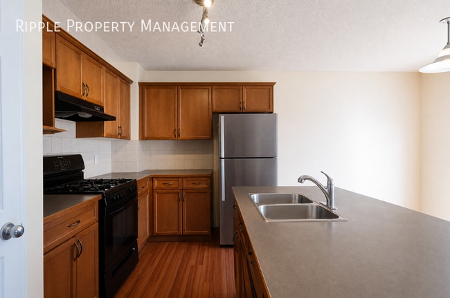 Building Photo - SPACIOUS 3 BEDS, 2.5 BATHS SINGLE-FAMILY HOUSE | Private Den & Double Garage