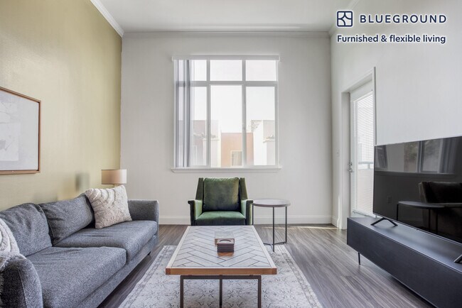 Building Photo - 5710 Crescent Park E