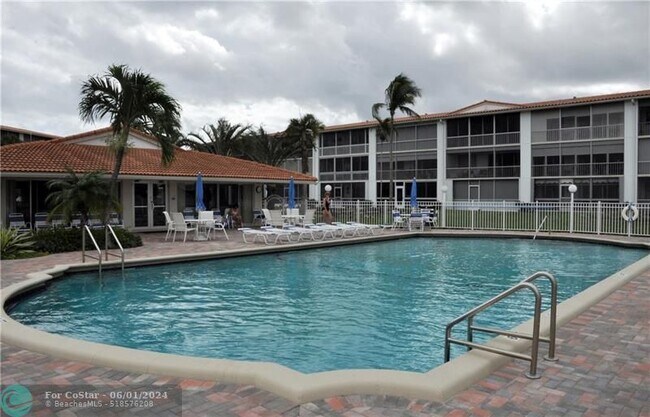 Building Photo - 105 NE 19th Ave