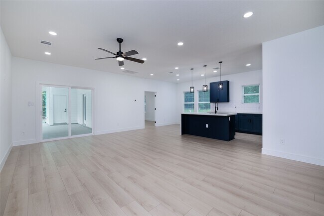 Foto del edificio - 414 Peach Pt Ln