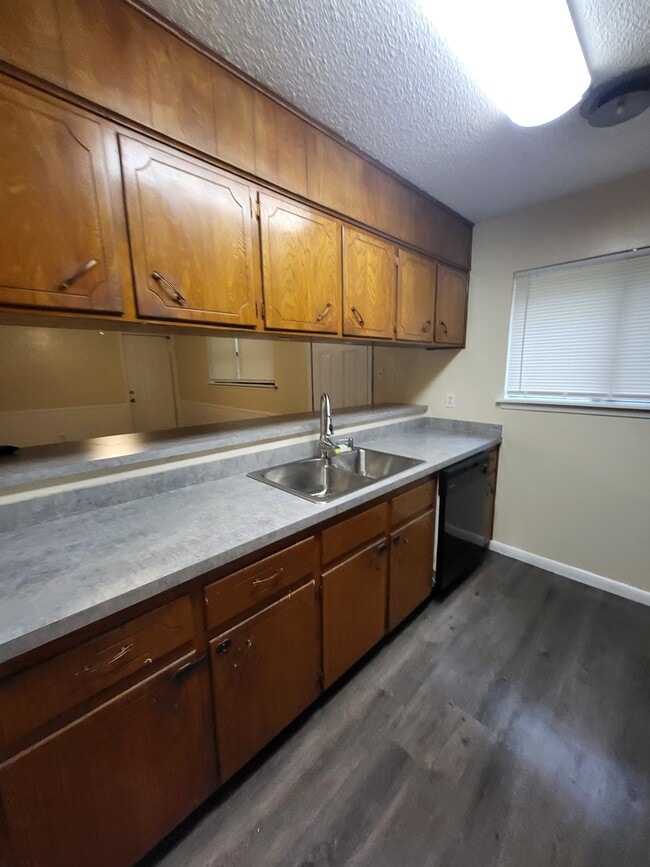 Building Photo - 1608 Linda Ln