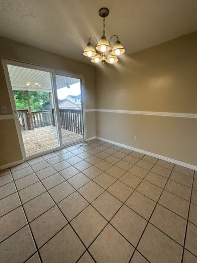 Foto del edificio - Spacious & Affordable! 5 Bed 2 Bath Home f...
