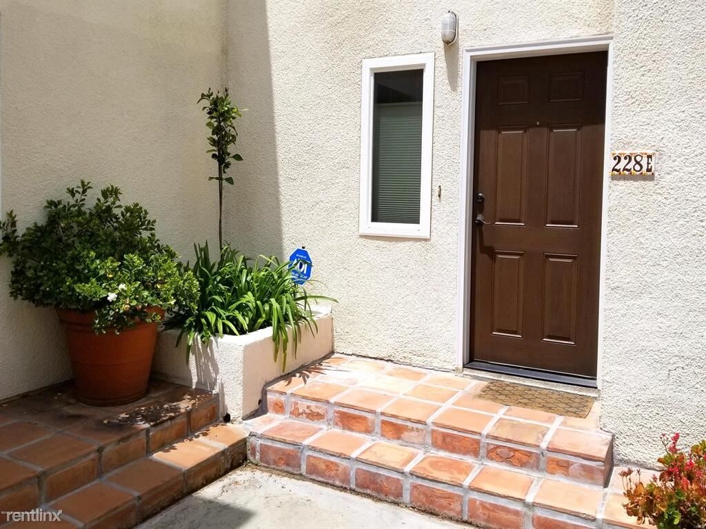 Primary Photo - 3 br, 2.5 bath Condo - 228 Monterey Rd Apt E