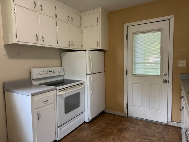 Building Photo - 4 Bedroom 2 Bath - North Fargo
