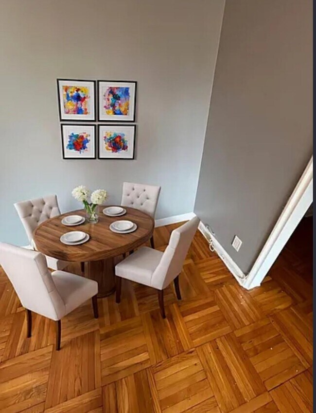 Foto del edificio - 230 Pelham Rd