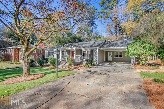 Building Photo - 368 Lakemoore Dr NE