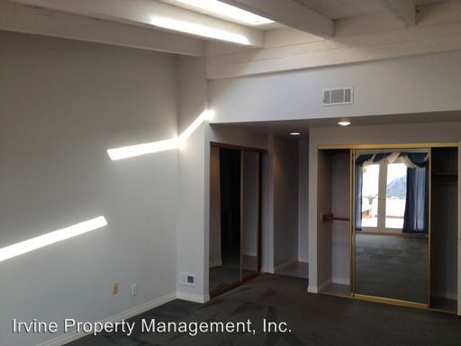 Building Photo - 501 Avenida Campo