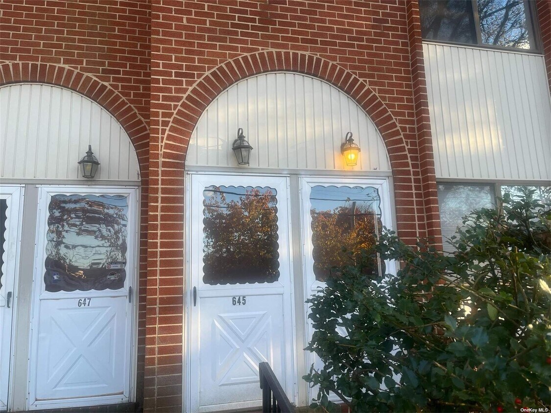Primary Photo - 645 Chestnut St