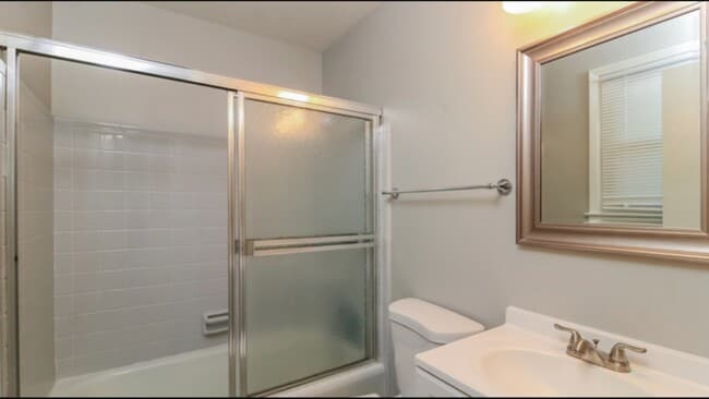 Building Photo - 2807 Ashwood Dr