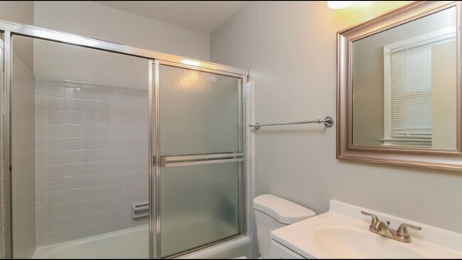 Foto del edificio - 2807 Ashwood Dr