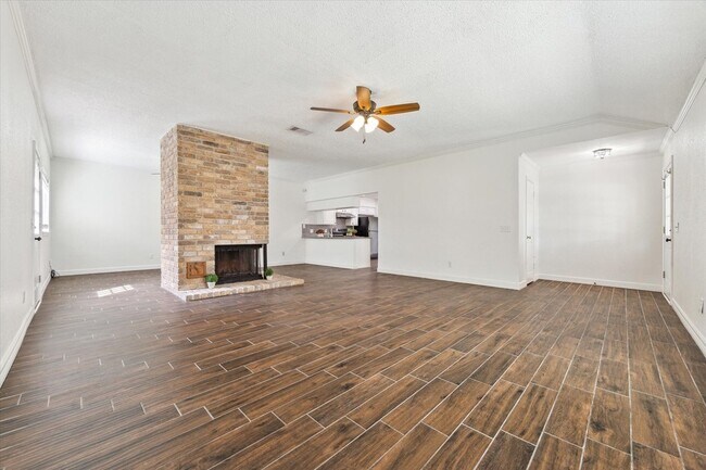Foto del edificio - 3915 Flintrock Ln