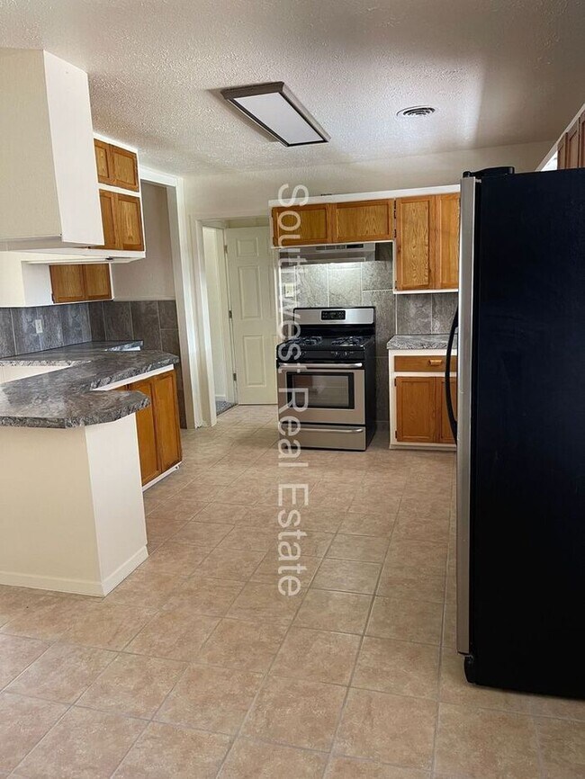Building Photo - Nicely updated 4 bedroom home.