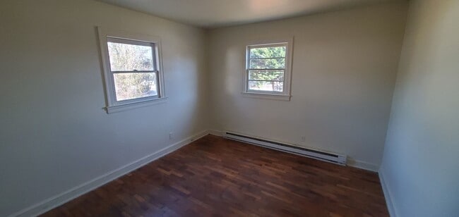 Building Photo - 3 Bedroom 1 Bathroom House